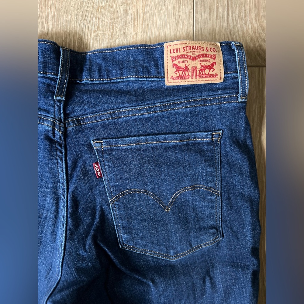 LEVIS 311 Shaping Skinny Jeans EUC - Picture 8 of 8